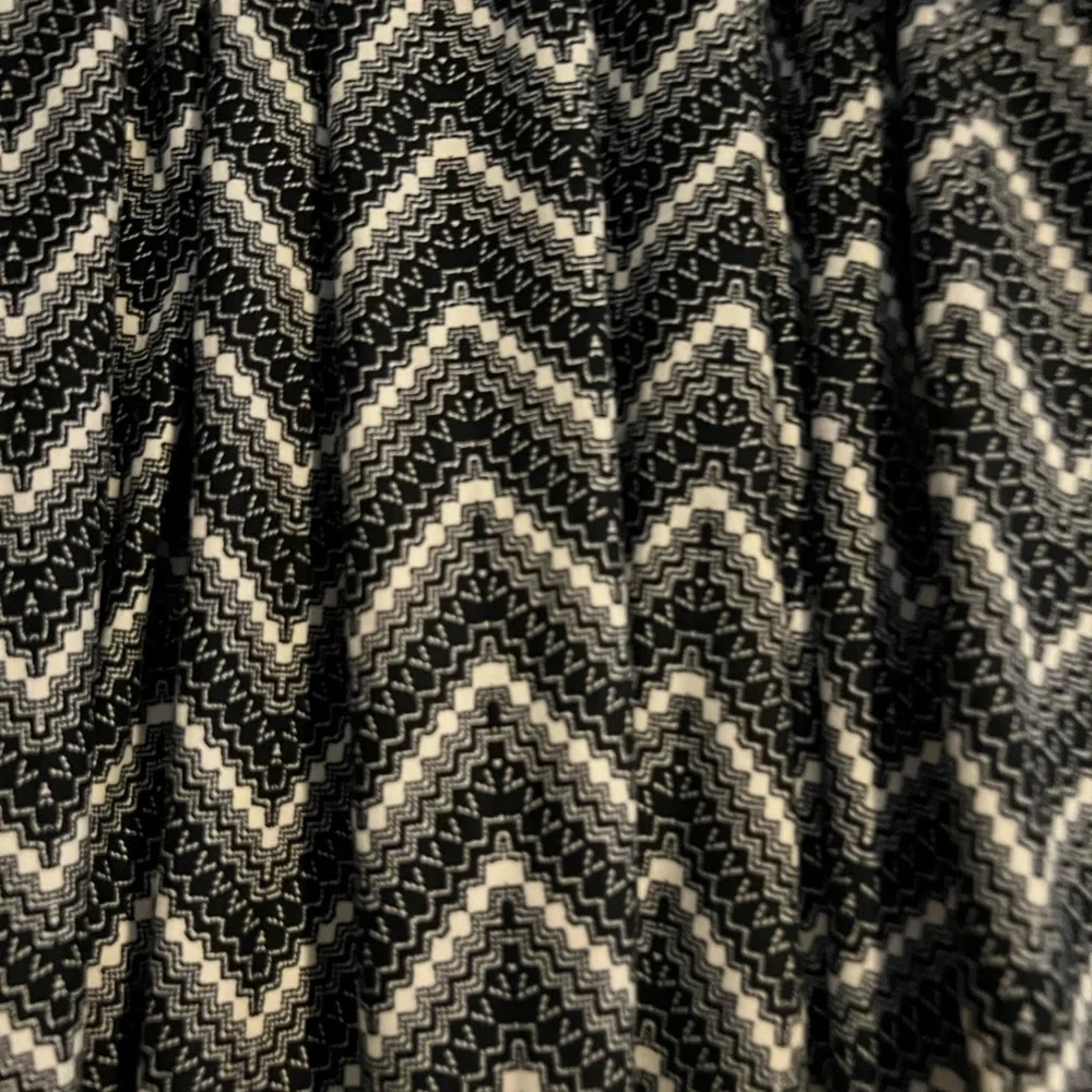 NWT‎ LuLaRoe Black and White Chevron Madison Skirt size XL